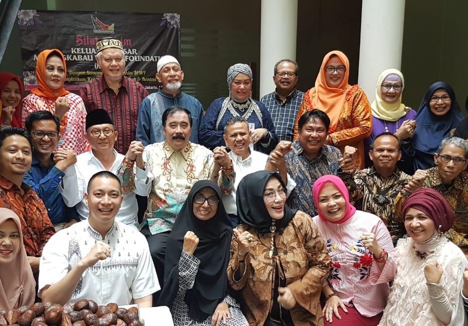 Sesjen DPD RI Reydonnyzar Moenek dengan pengurus MWF.