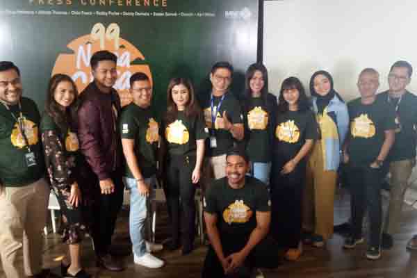 Para pemain dan produser film 99 Nama Cinta.