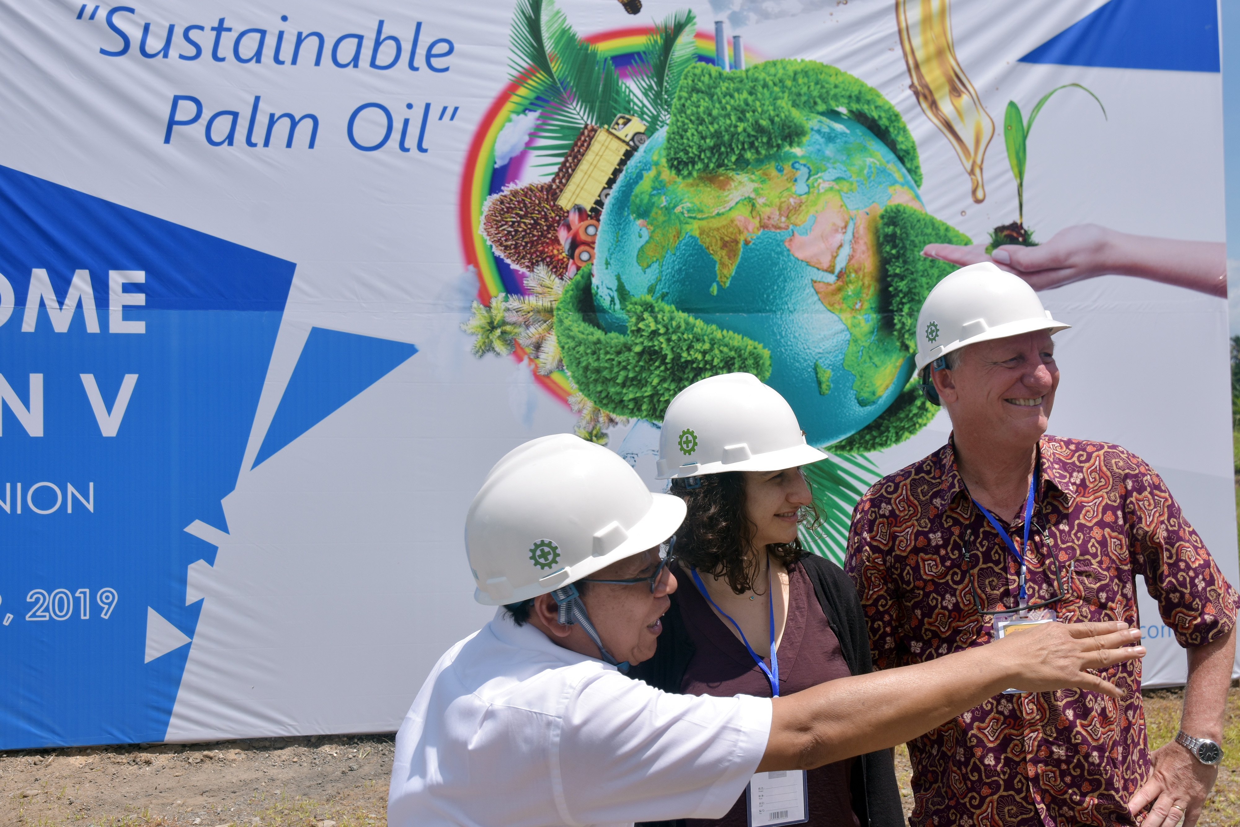  Perwakilan negara-negara Uni Erop saat meninjau PT Perkebunan Nusantara V (PTPN V) Riau untuk melihat proses pengelolaan kebun sawit.