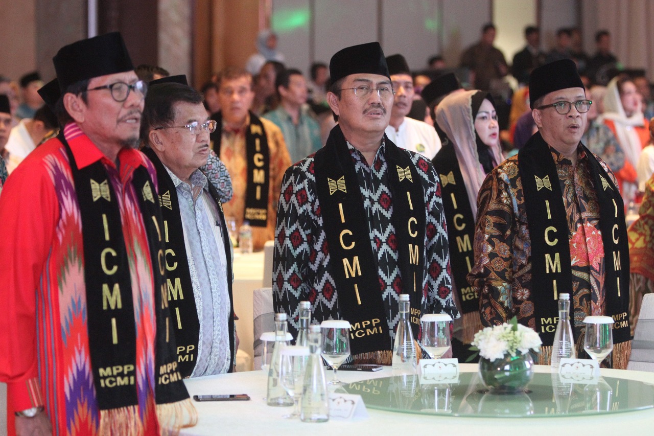 Para tokoh bangsa dalam halal bi halal ICMI