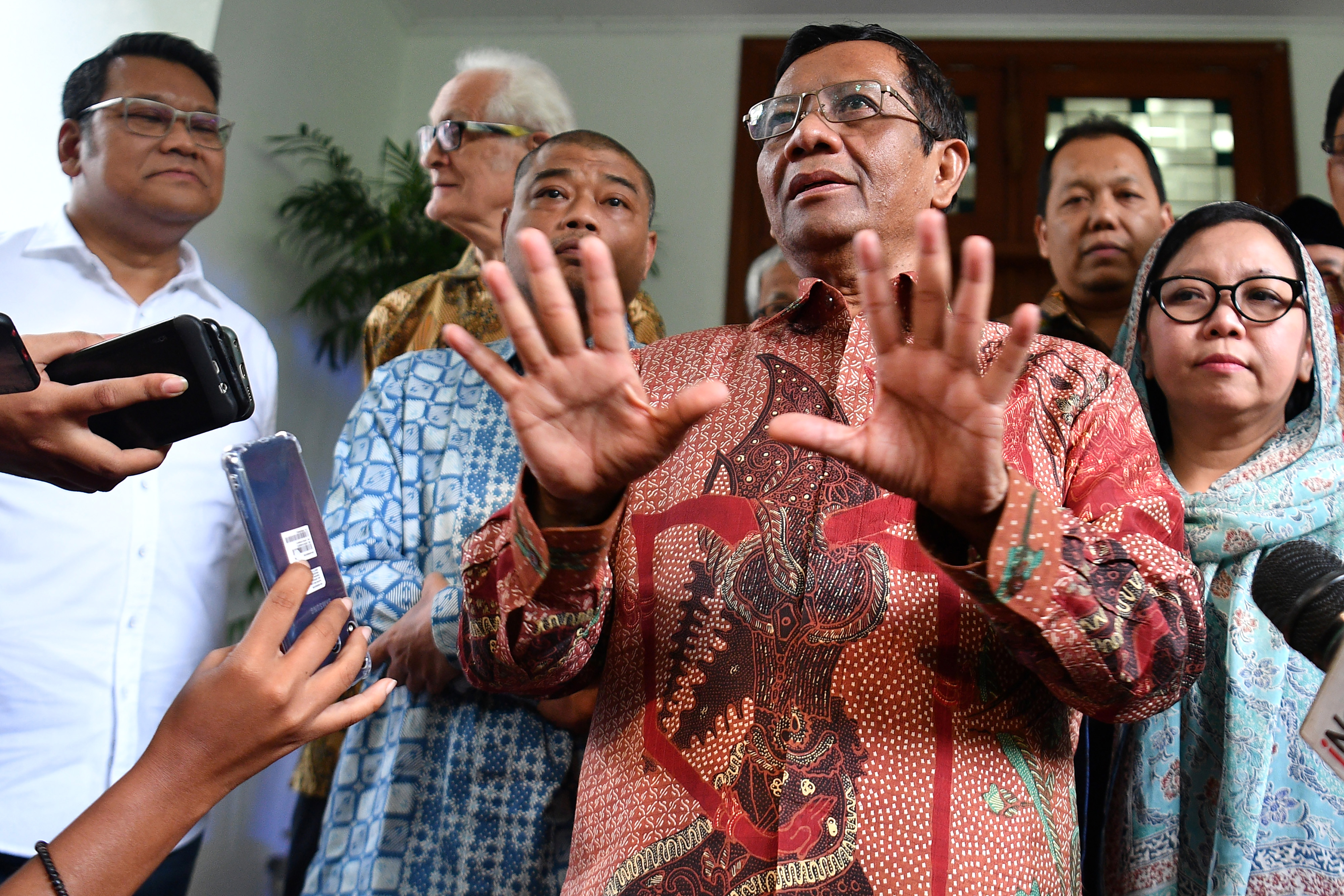 Tokoh nasional yang pernah menjabat Ketua Hakim MK, Mahfud MD