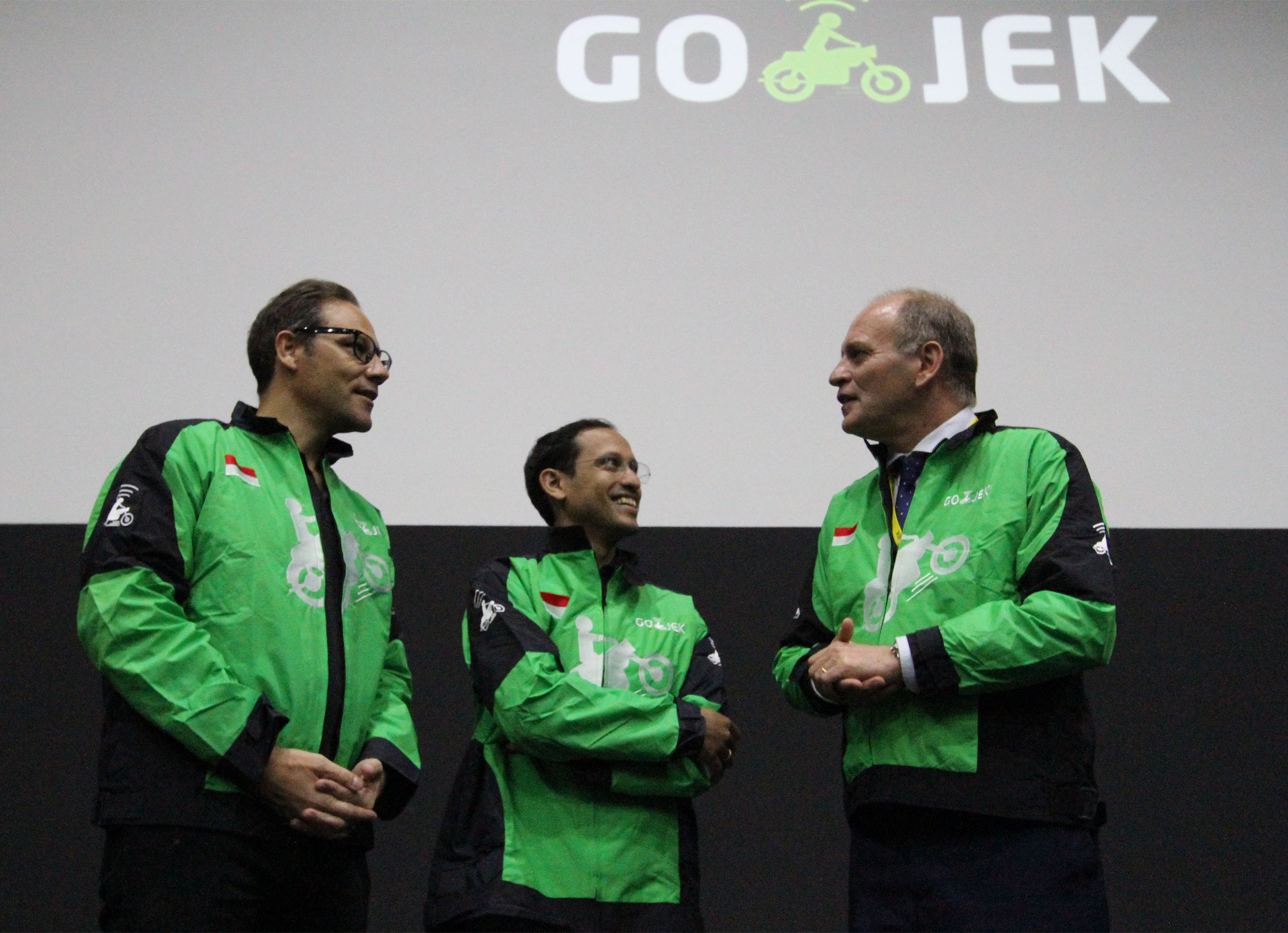  Chief Commercial Officer Gojek Antoine de Carbonnel (kiri), Founder and Global CEO Gojek Nadiem Makarim (tengah).