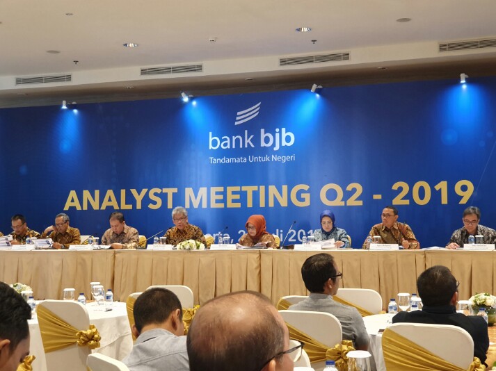 Jajaran direksi Bank BJB menggelar analyst meeting di Hotel Pasific Place Jakarta, Kamis (25/7)