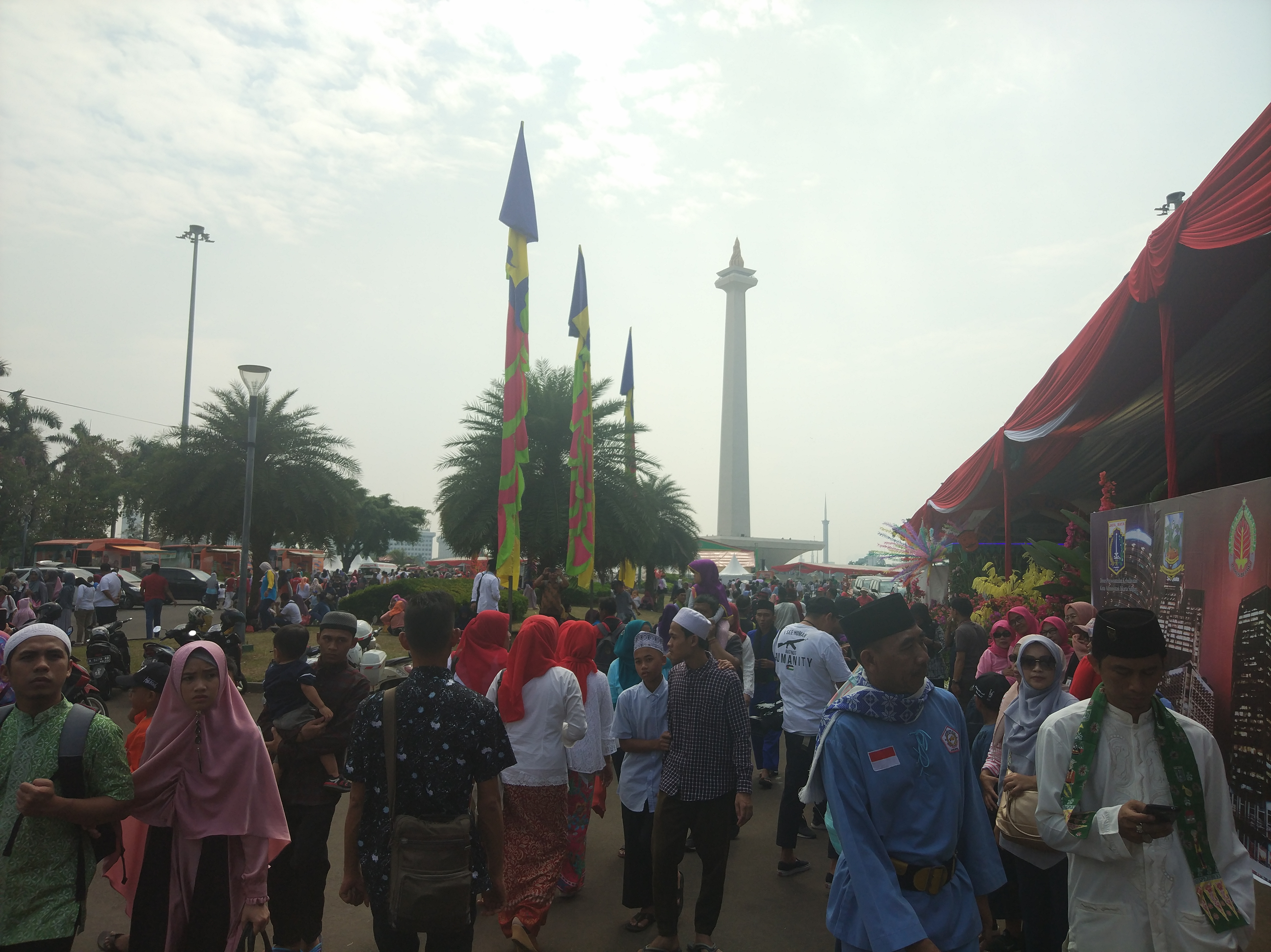 Suasana lebaran Betawi di Monas, Jakarta