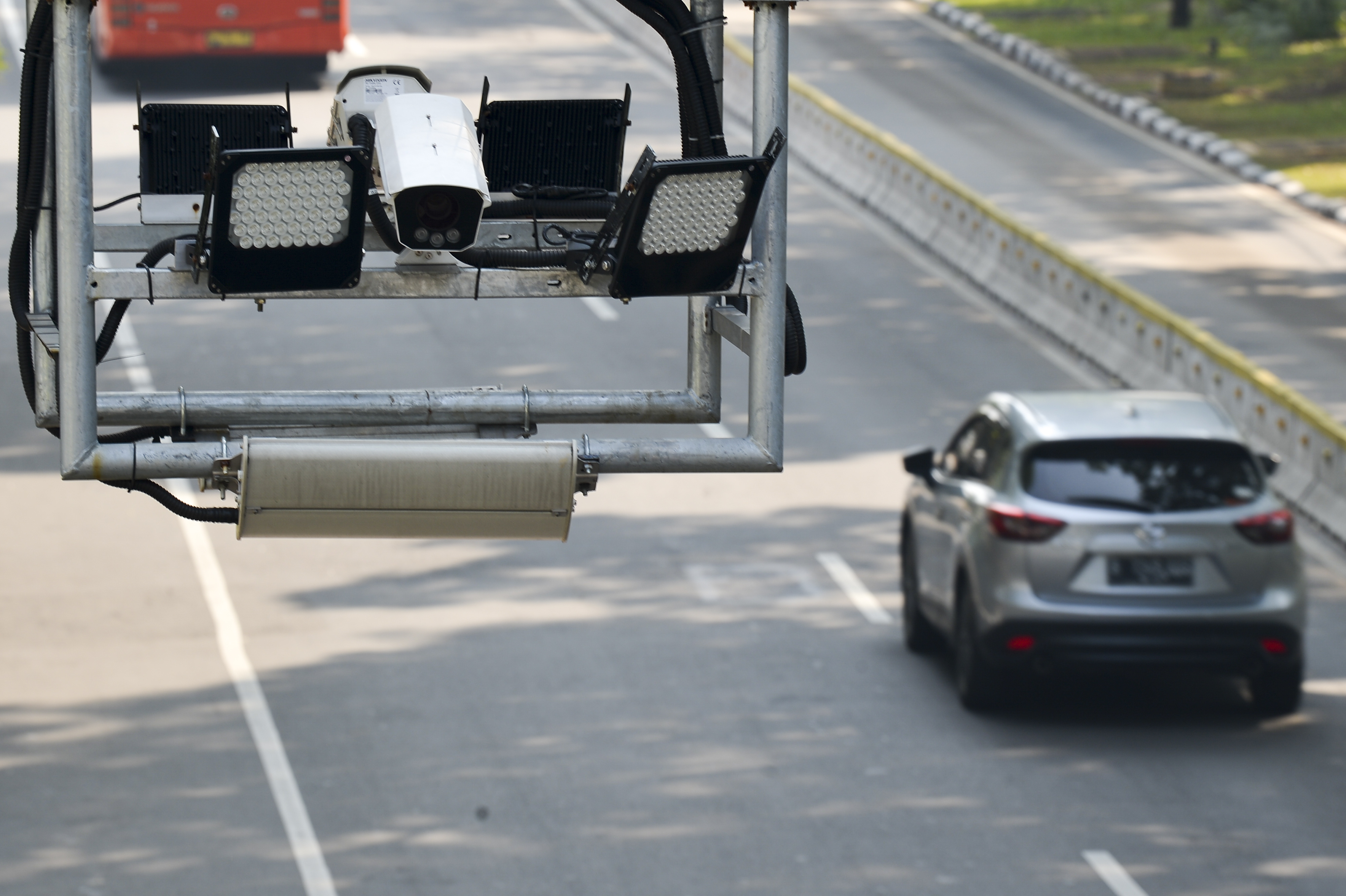 Hari kelima tilang elektronik, pelanggaran terbanyak adalah pengemudi tidak menggunakan sabuk pengaman. 