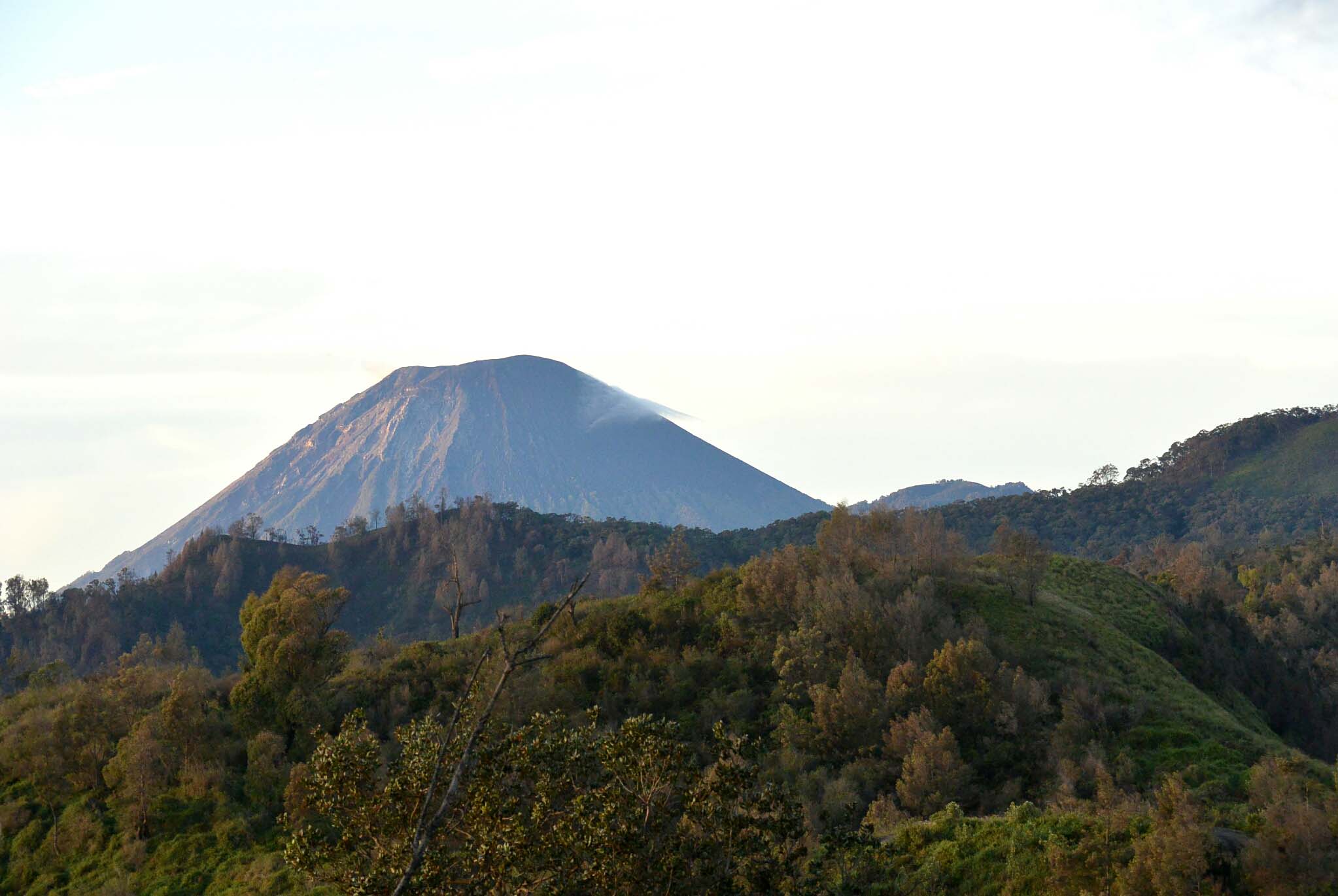 Pendakian gunung Semeru ditutup.