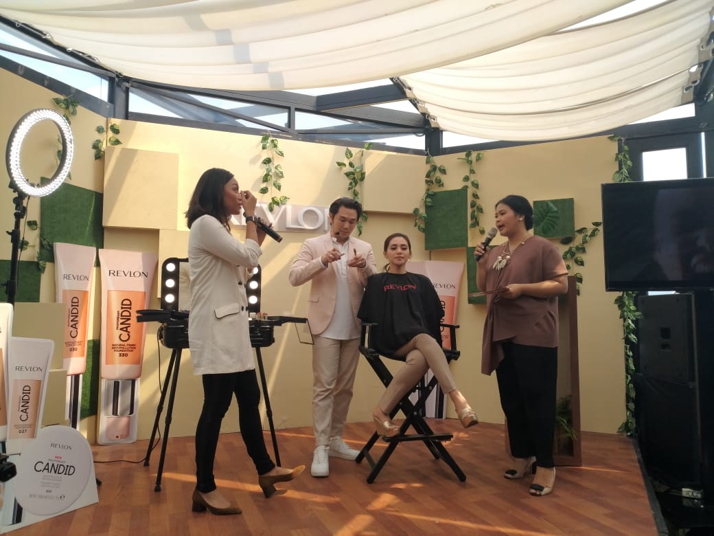 Penjelasan tentang makeup base yang dianjurkan untuk wanita Indonesia. 