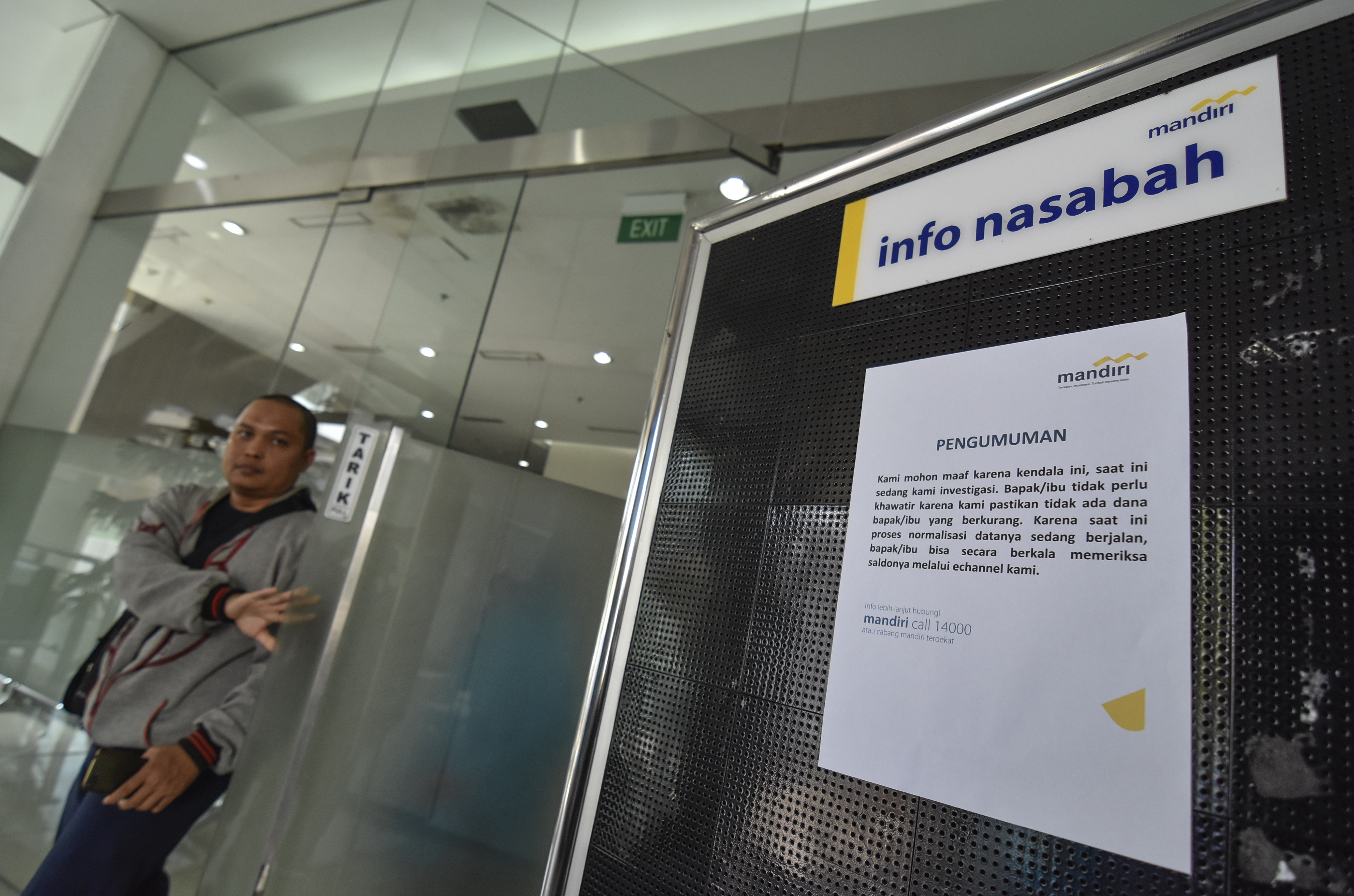 Nasabah Bank Mandiri keluhkan saldo berkurang. 