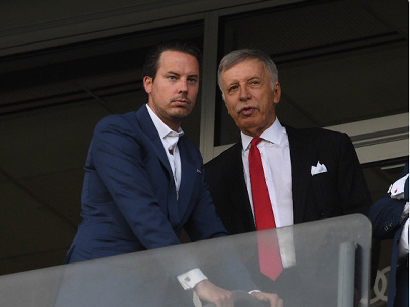 Josh Kroenke (kiri)