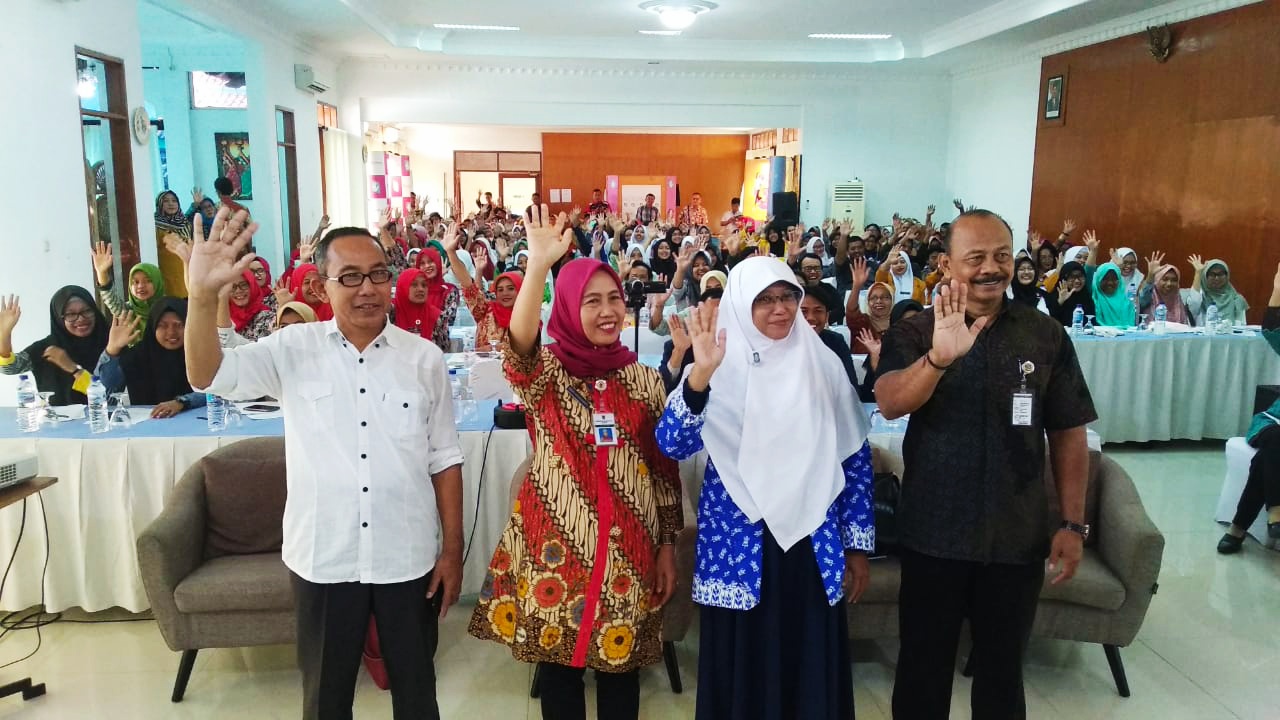 Forum sosialisasi generasi bersih dan sehat (Genbest) di Klaten.
