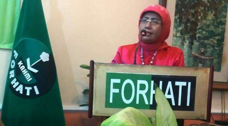 Koordinator Majelis Nasional Forhati Hanifah Husein