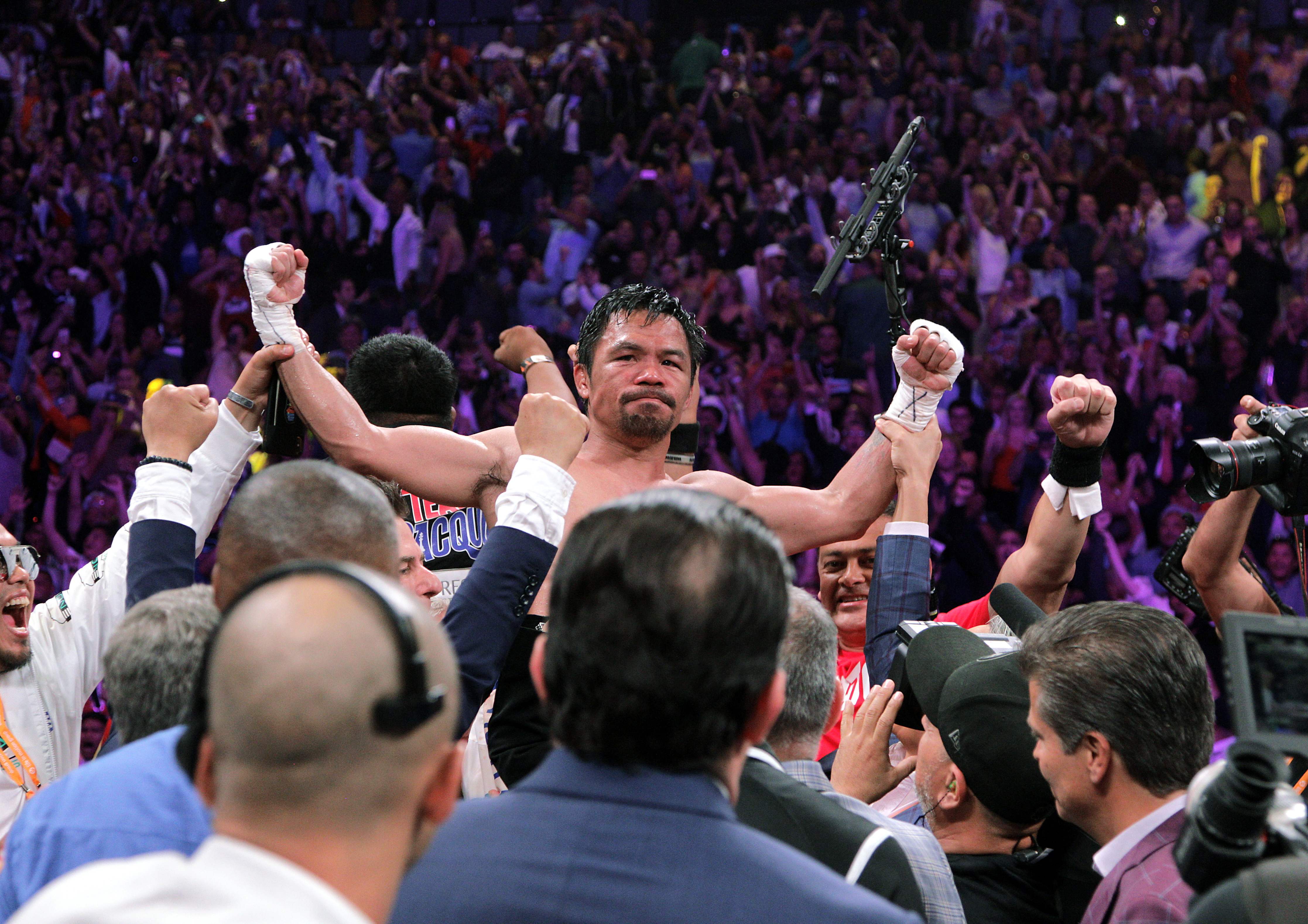 Petinju Filipina Manny Pacquiao setelah menang angka atas petinnju AS Keitth Thurman.
