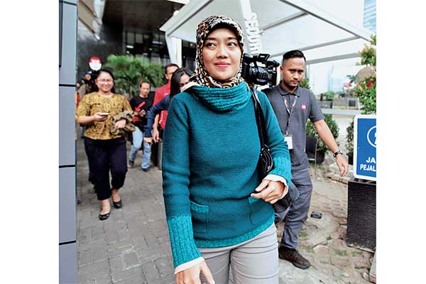 Wakil Gubernur Lampung, Chusnunia Chalim alias Nunik, keluar Gedung KPK, Jakarta, kemarin.