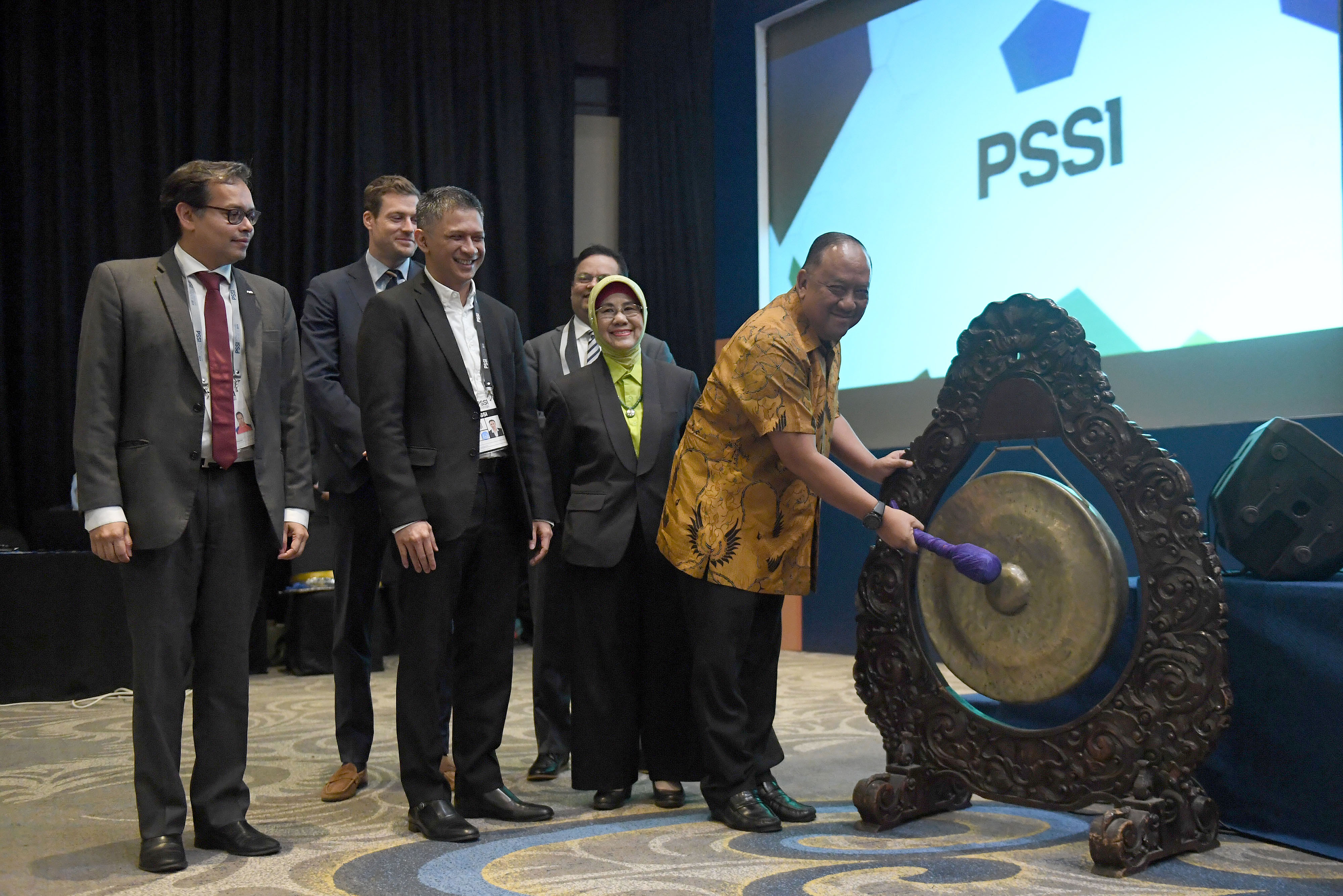 Pembukaan KLB PSSI dengan agenda membahas amandemen statuta PSSI serta penetapan Komite Pemilihan dan Komite Banding Pemilihan.