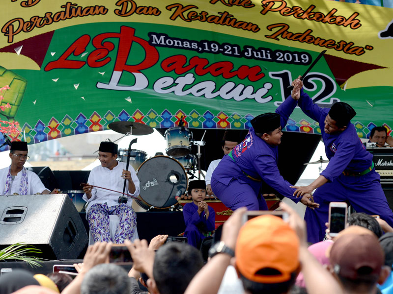 Atraksi Pencak Silat dari berbagai beksi di Jakarta dan sekitarnya menghibur warga masyarakat yang hadir dalam gelaran Lebaran Betawi ke-12.