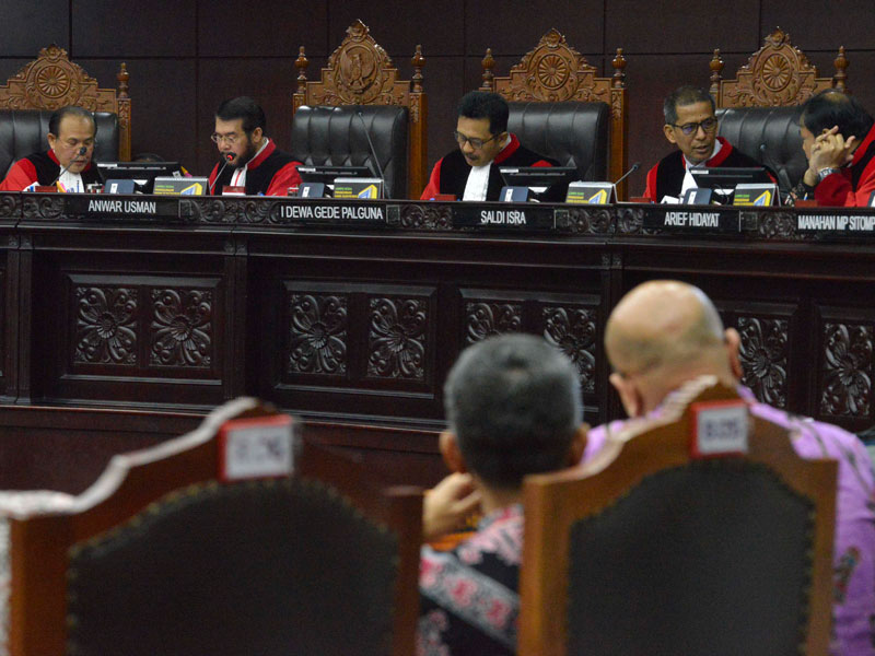 Majelis Hakim Mahkamah Konstitusi (MK) yang dipimpin oleh Ketua MK Anwar Usman membacakan putusan kelanjutan PHPU Pileg 2019.