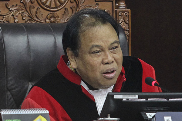 Hakim MK  Arief Hidayat 