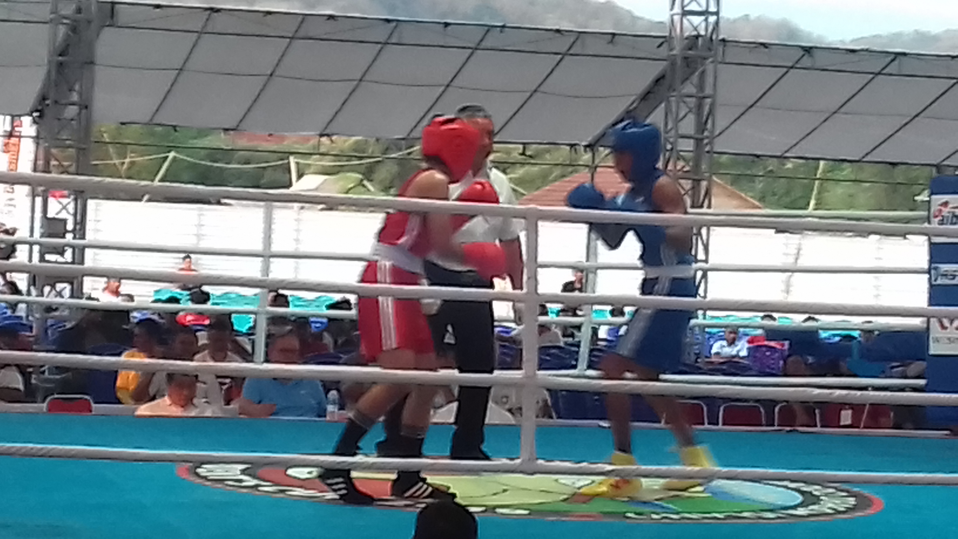 Para atlit tinju Indonesia dalam memperebutkan piala presiden masuk semifinal yang berlangsung di Gorontalo Labuanbajo NTT