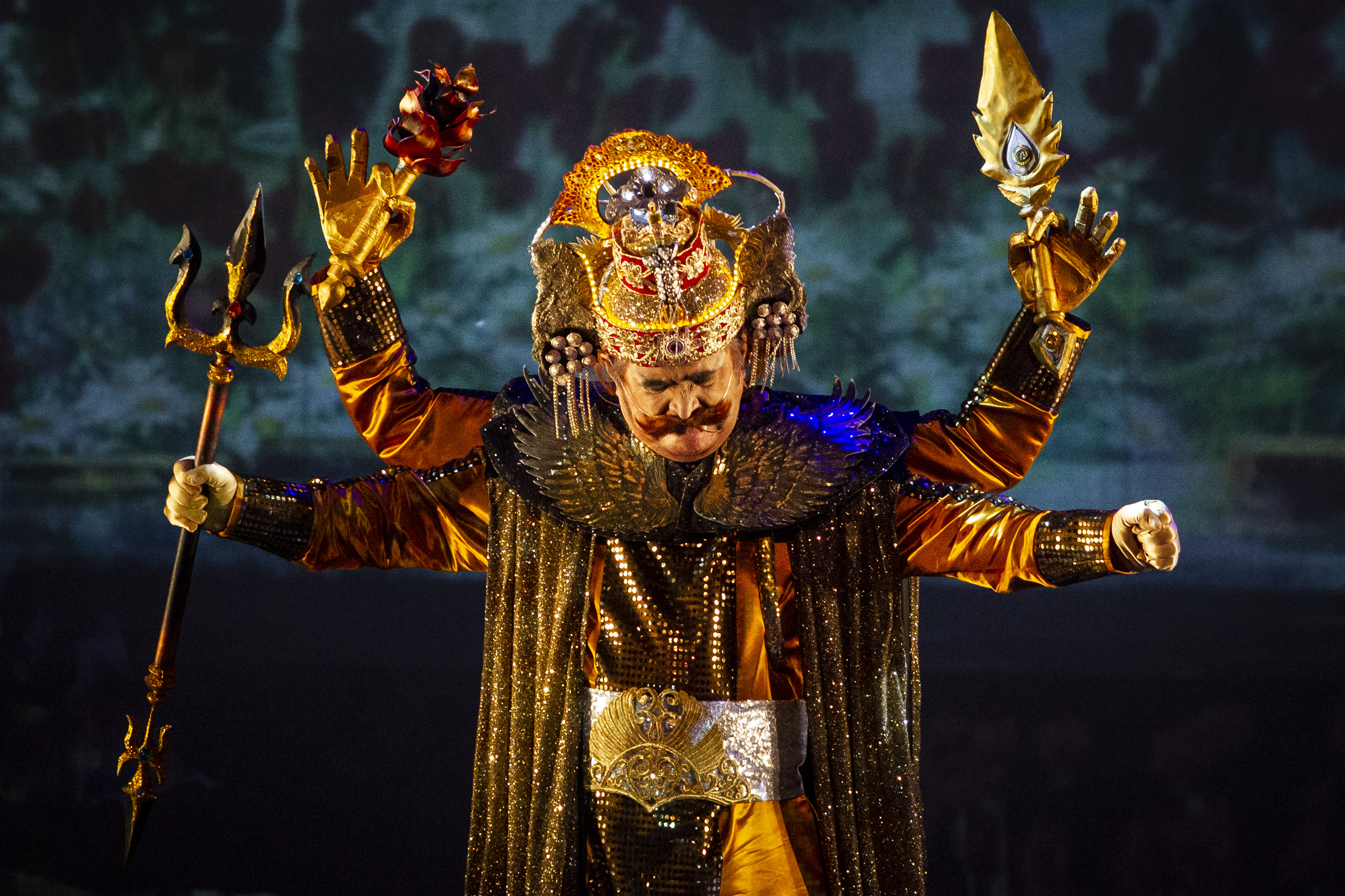 Slamet Rahardjo berperan sebagai Batara Guru di lakon Goro-goro: Mahabarata 2.