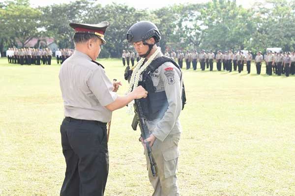 Kapolda Kalsel Irjen Pol Yazid Fanani, memimpin upacara penyambutan kepulangan personel Brimob dalam BKO di Lapangan Satuan Brimob Polda