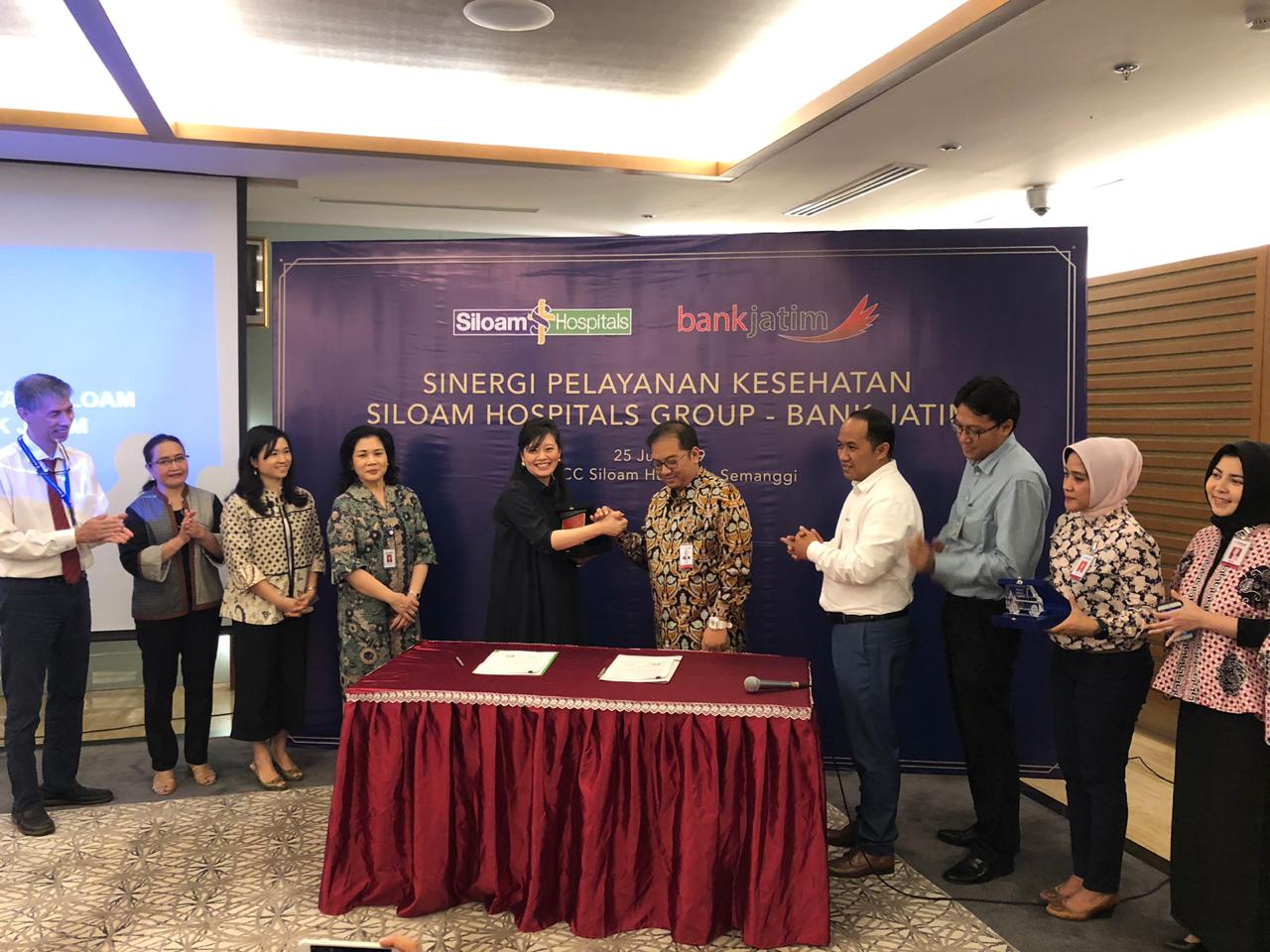 Kerjasama Siloam Hospitals Group dengan bankjatim, Kamis (27/5). 