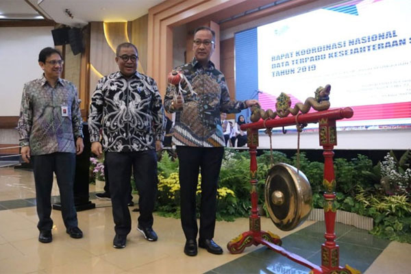 Menteri Sosial Agus Gumiwang Kartasasmita saat membuka Rapat Koordinasi Nasional Data Terpadu Kesejahteraan Sosial  