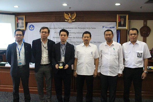  Penyelesaian Peta jalan (roadmap) dalam pengembangan vokasi jenjang Sekolah Menengah Kejuruan (SMK) di Tanah Air