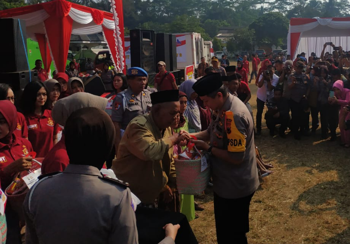 Polda Jateng Beri Layanan Kesehatan dan Bagikan Sembako pada 1.500Warga