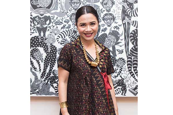 Ruth Sahanaya seorang penyanyi senior Indonesia dan dianggap sebagai salah satu diva Indonesia