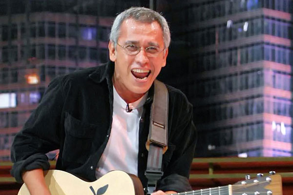 Iwan Fals yang bernama asli Virgiawan Listanto adalah seorang Penyanyi beraliran Balada, Pop, Rock, dan Country 