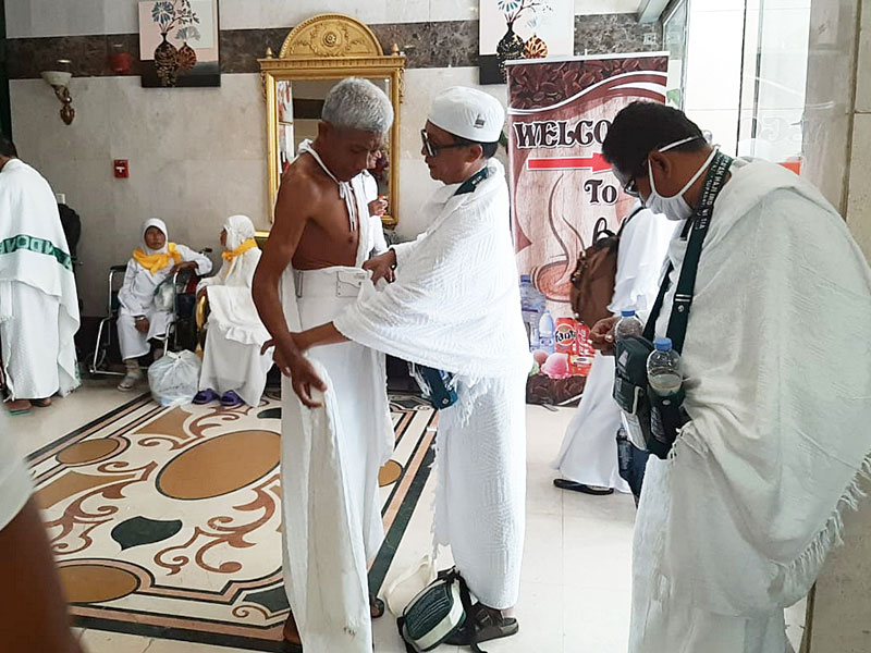 Jemaah haji Embarkasi Surabaya I bersiap-siap menuju Mekah.