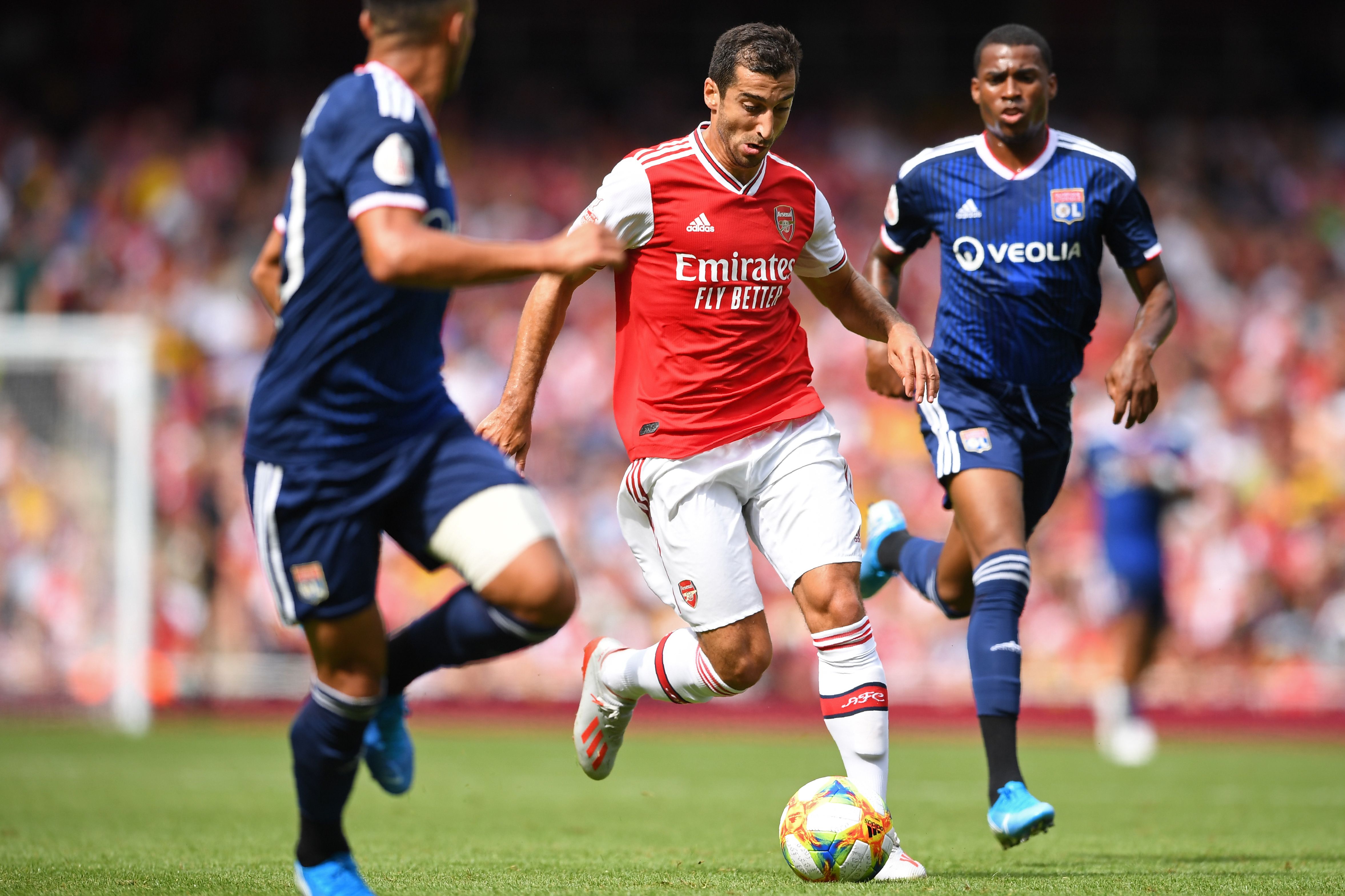 Laga pramusim antara Arsenal dan Lyon