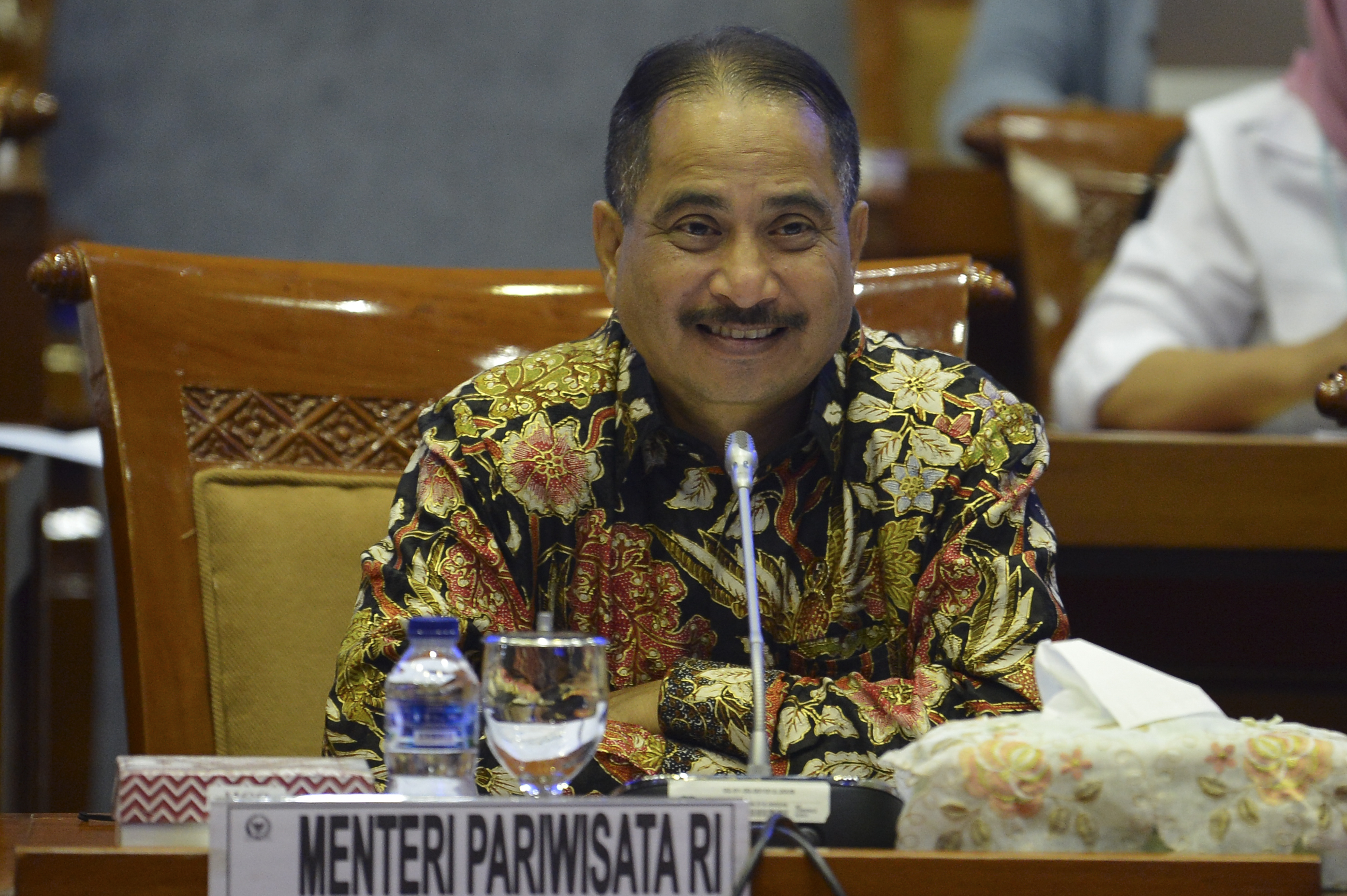 Menteri Pariwisata Arief Yahya melakukan rapat kerja dengan Komisi X DPR di gedung parlemen, Senayan Jakarta, Kamis (20/6)