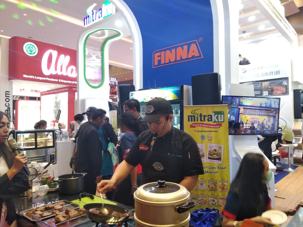 Stand yang menyajikan frozen foods di Acara Food & Hotel 2019 di Ji Expo Kemayoran, Jakarta..