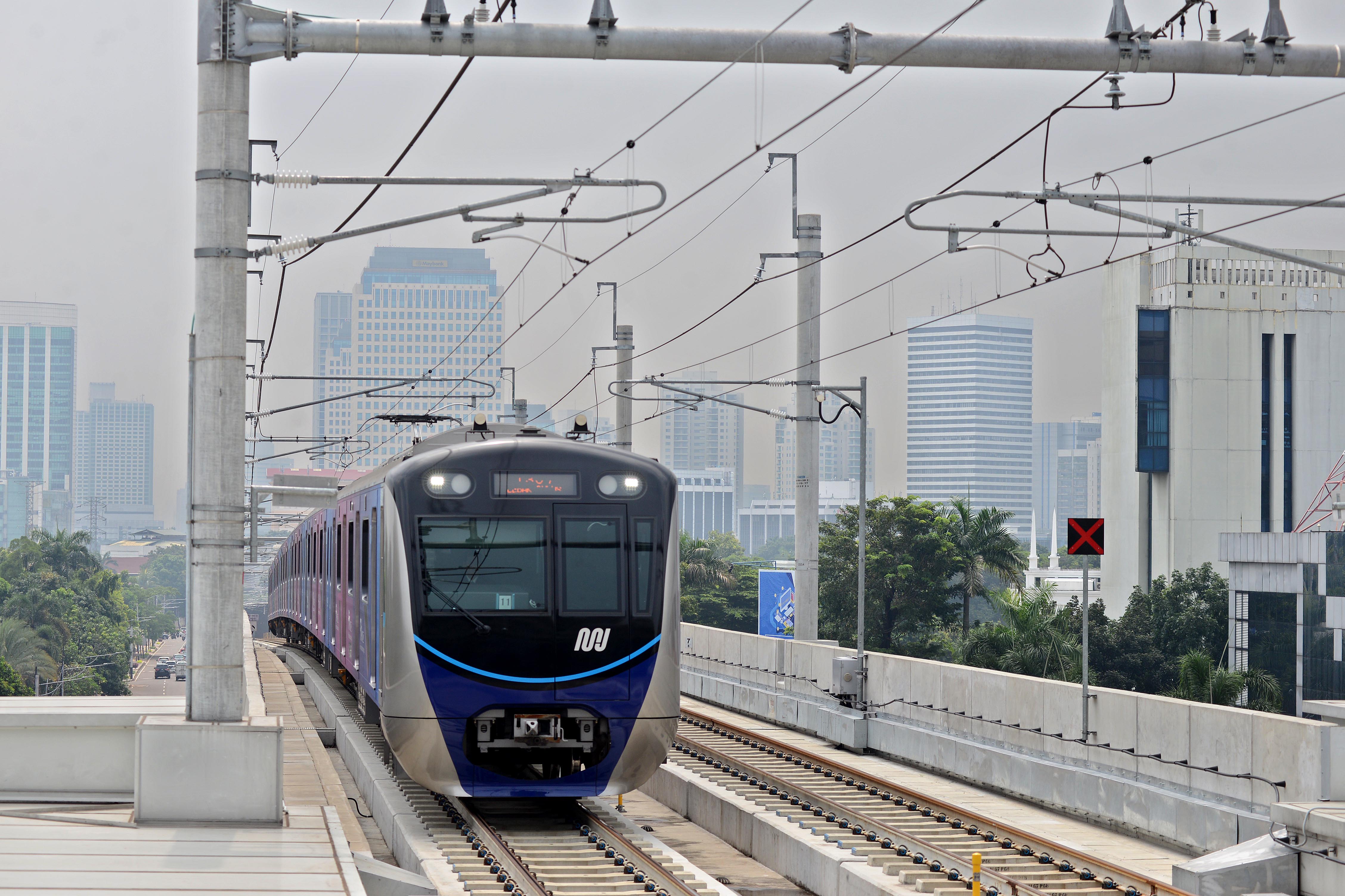 Rangkaian kereta moda raya transportasi (MRT)