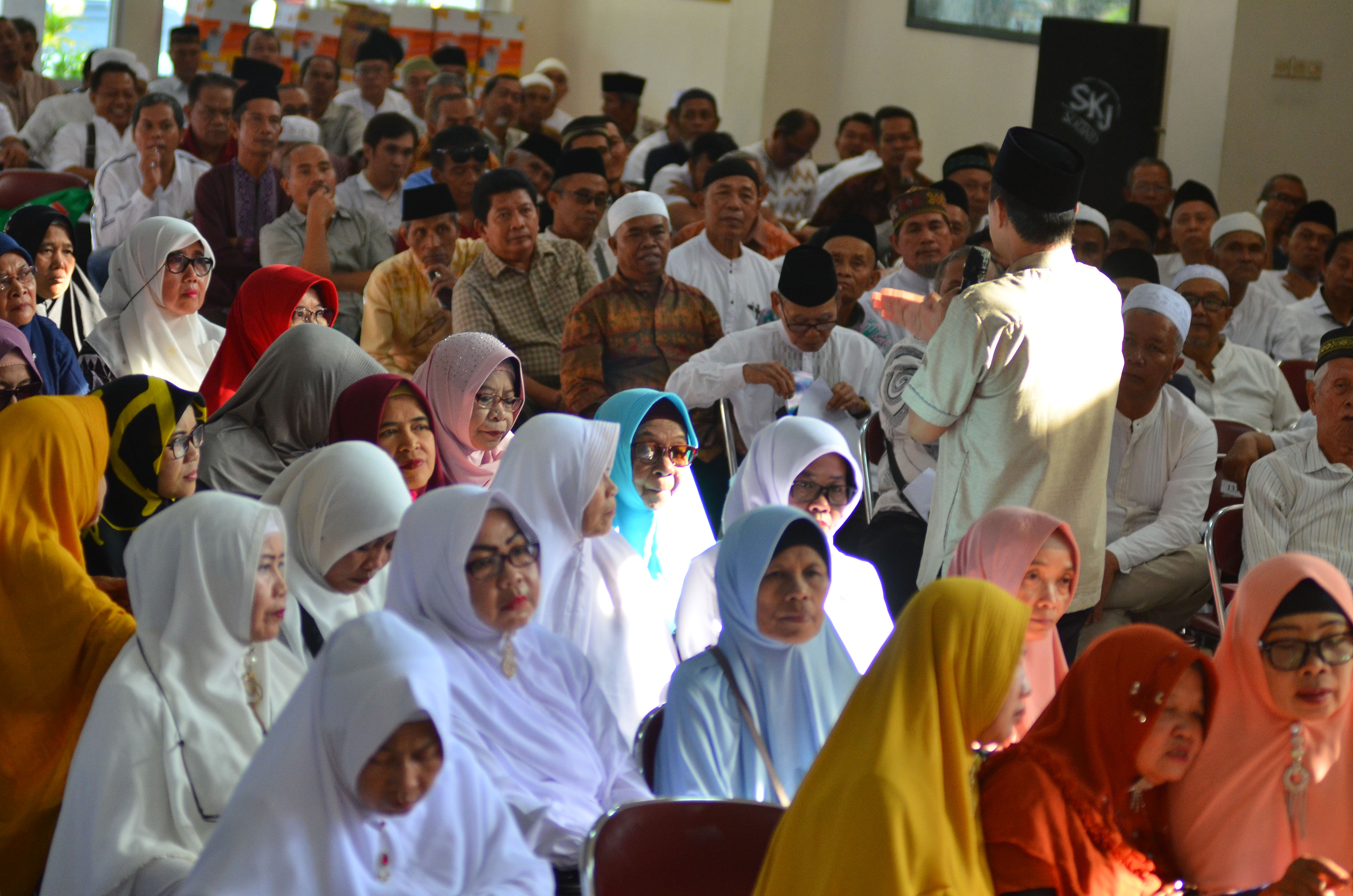 Sejumlah calon Jemah Haji mengikutii bimbingan manasik Haji di Gedung Dakwah, Kota Tasikmalaya, Jabar.