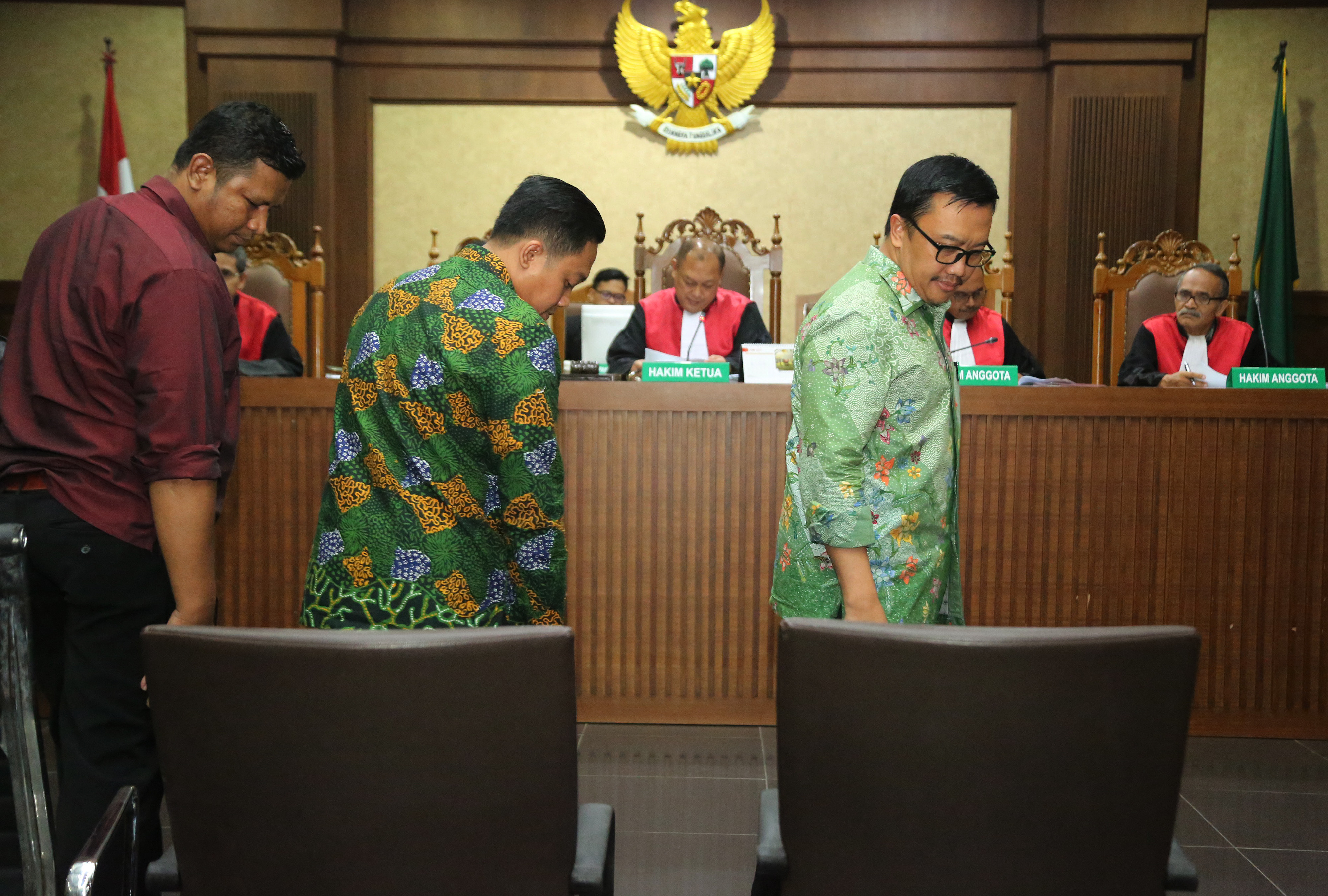 Menpora Imam Nahrawi dan Asisten Pribadinya Miftahul Ulum saat bersaksi di pengadilan tipikor