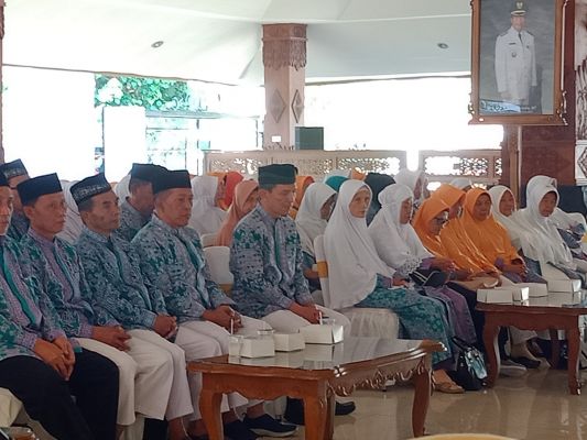 Calon jemaah haji lanjut usia.