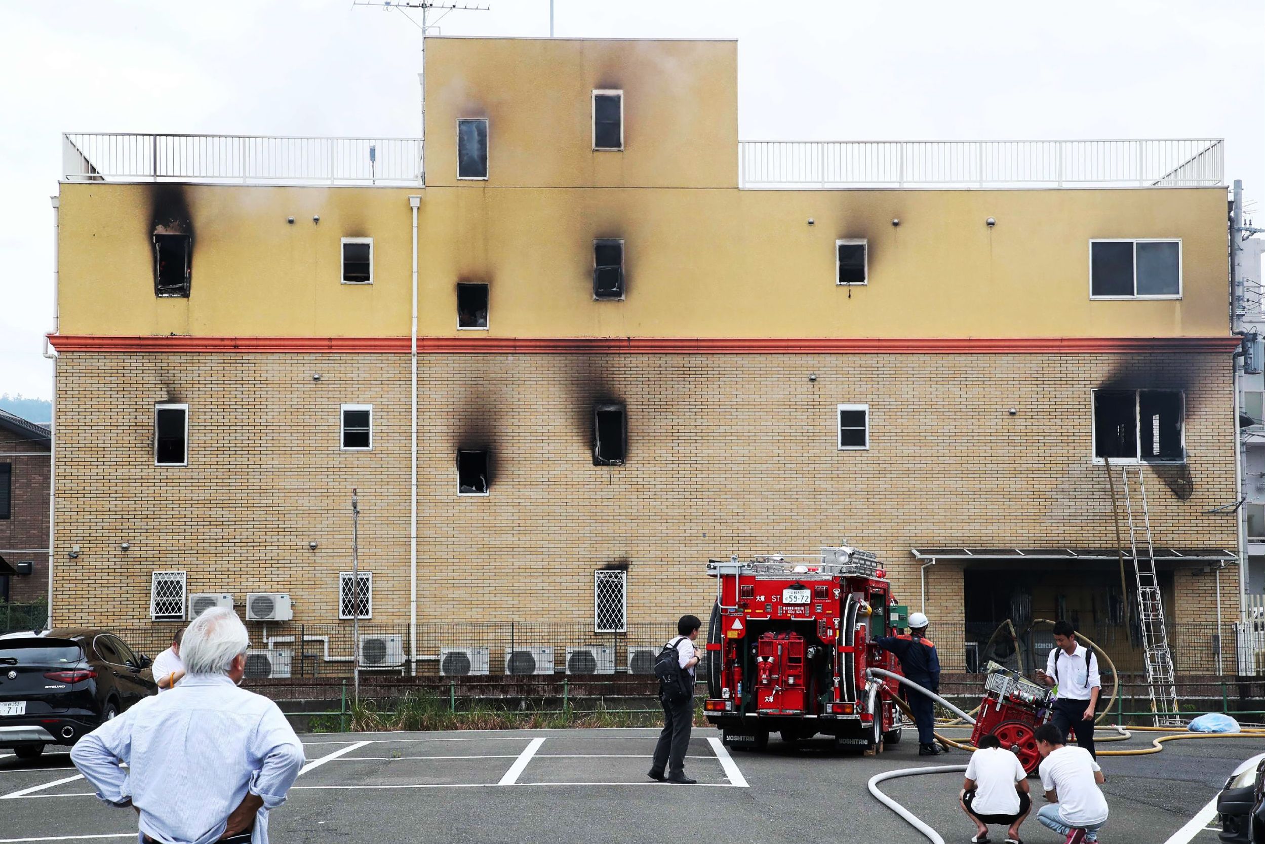 Gedung tiga lantai di Kyoto yang dibakar secara sengaja.