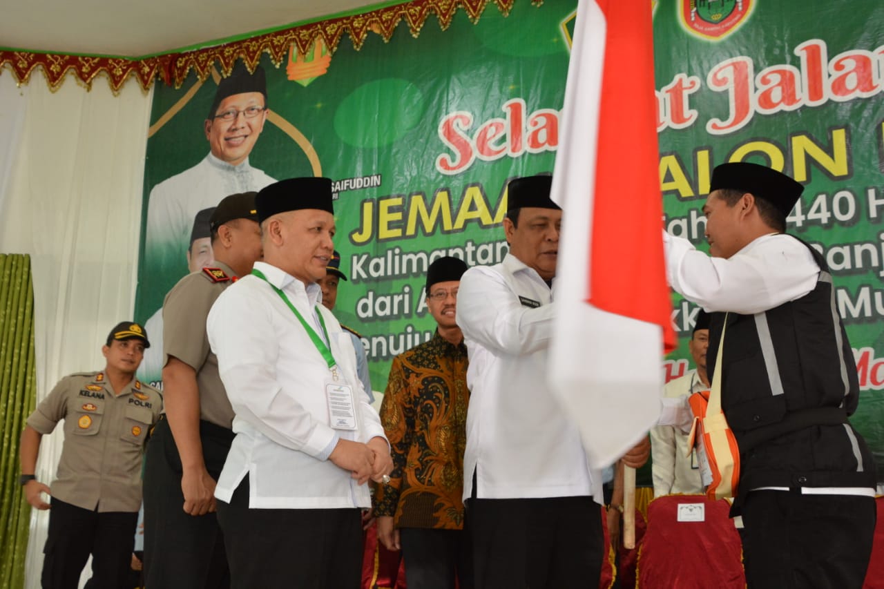 Pelepasan jemaah calon haji asal Kalimantan Selatan oleh Gubernur Kalimantan Selatan Sahbirin Noor
