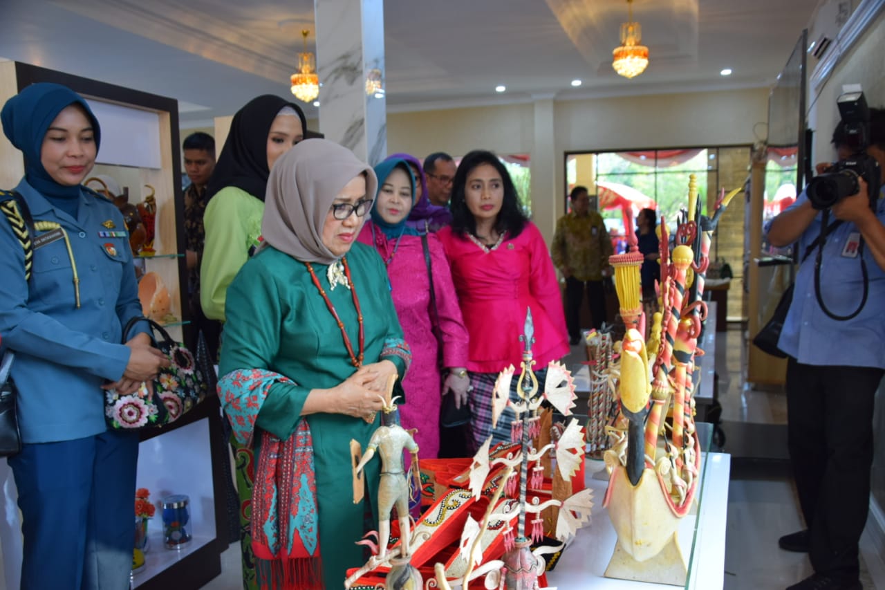 Ketua Umum Dewan Kerajinan Nasional (Dekranasda) Mufidah Jusuf Kalla