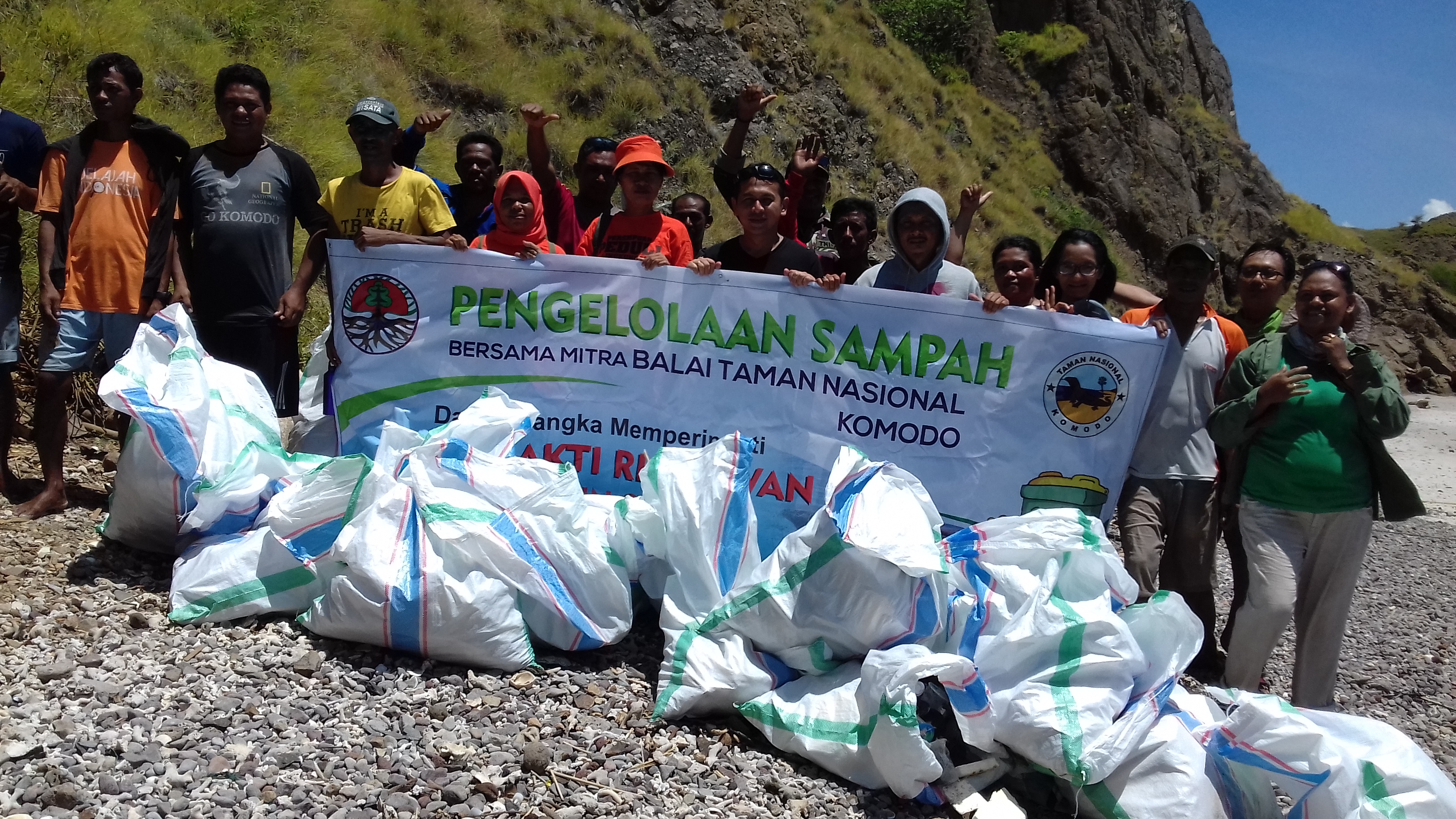 Ilustrasi SAMPAH PLASTIK DI DAUR JADI ASPAL