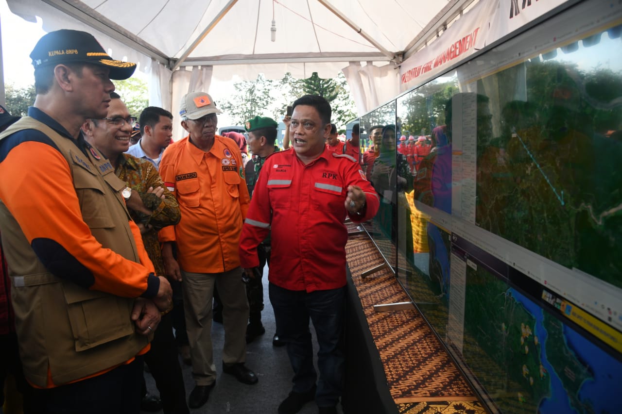 Kepala BNPB Doni Munardo mengecek kesiapan pemerintah provinsi Sumsel dan stakeholder terkait menghadapi karhutla di musim kemarau 2019