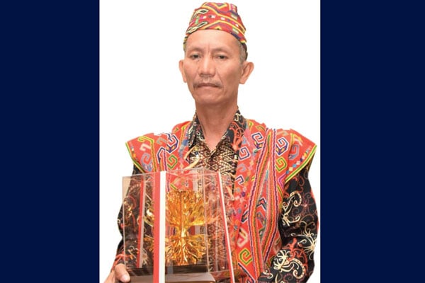  Buah Manis Menjaga Hutan Ratusan Tahun