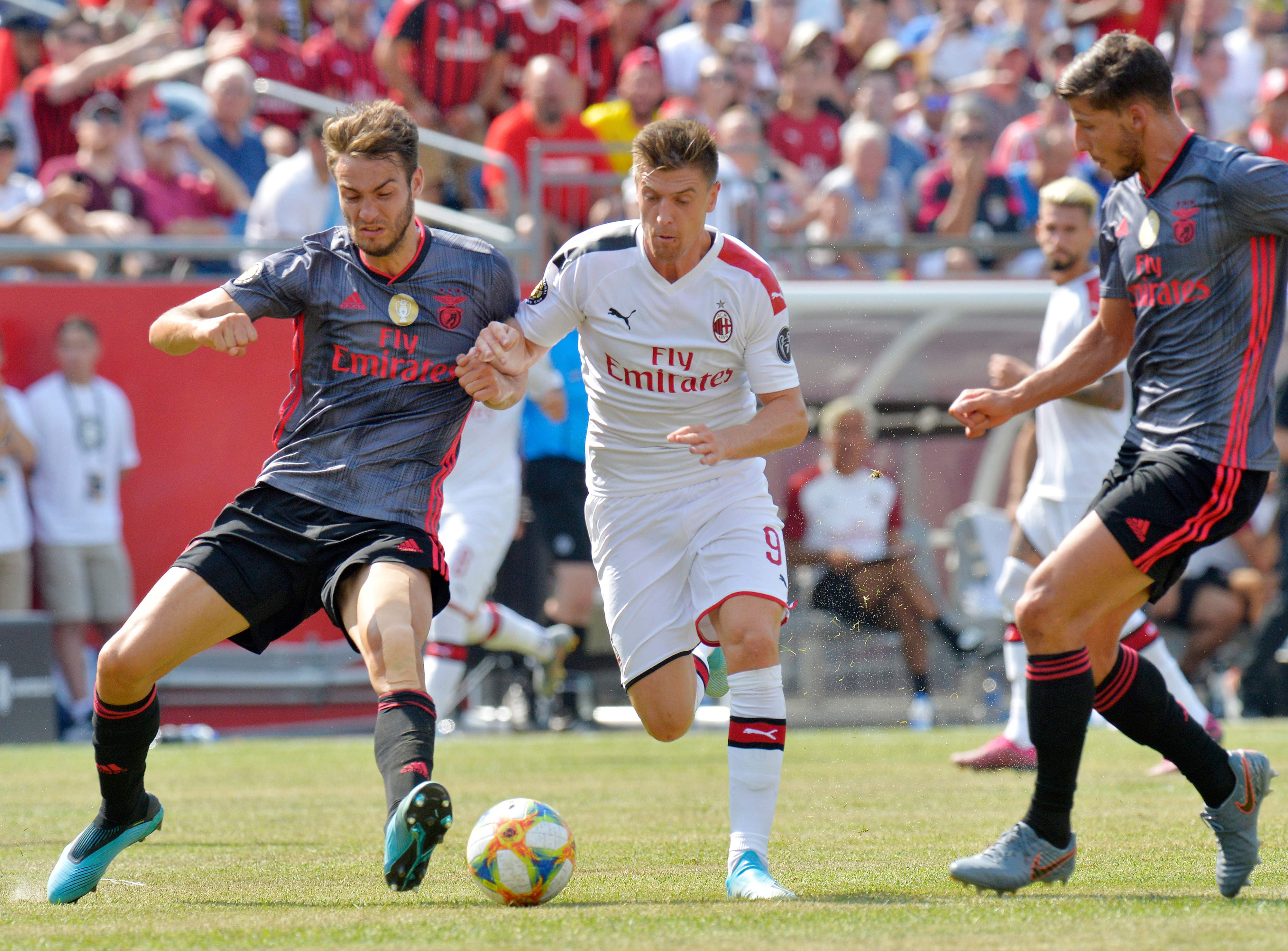Laga International Champions Cup antara AC Milan dan Benfica