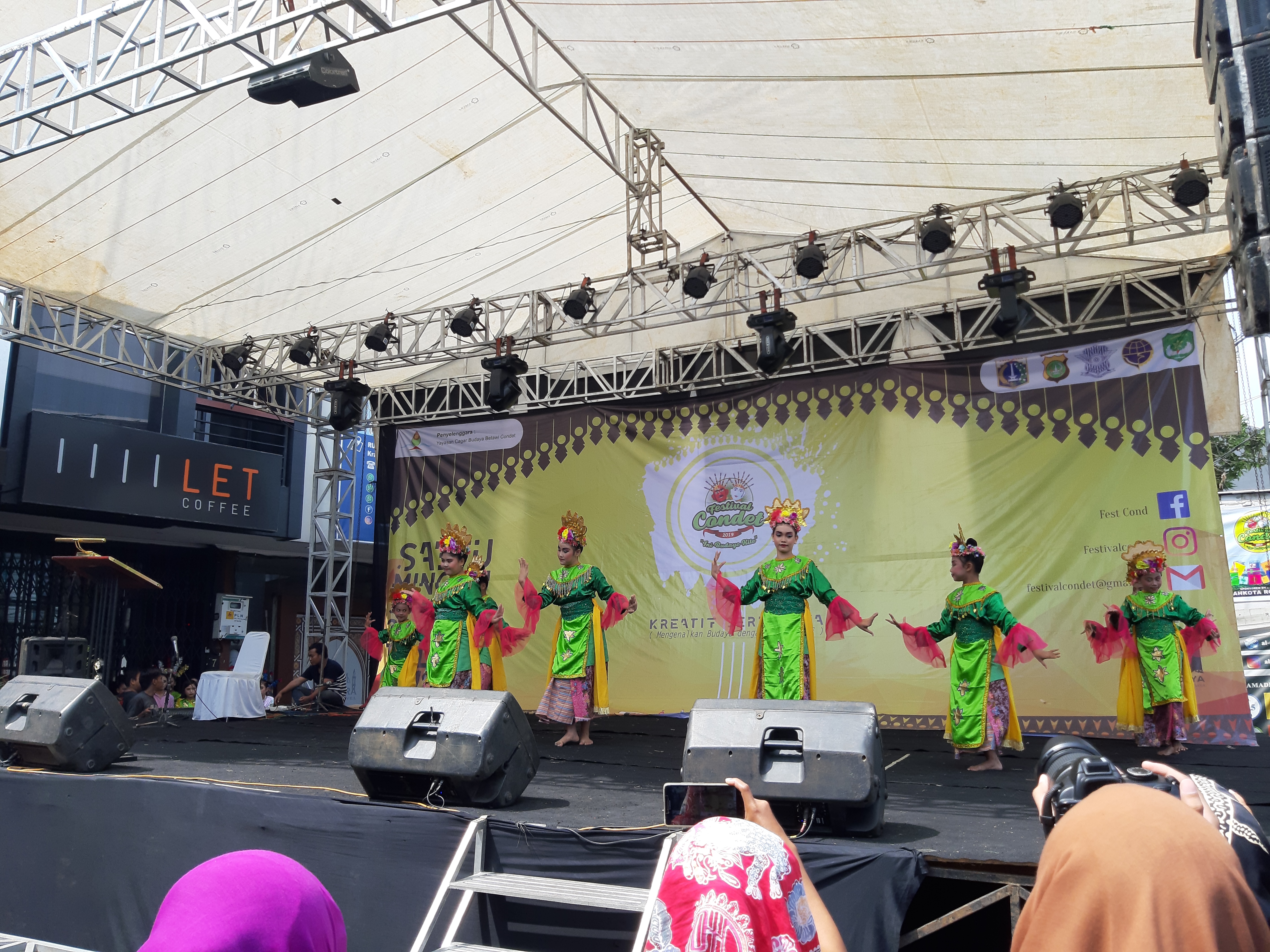 Pertunjukan Tari budaya di Festival Condet, Jakarta Timur, Sabtu (27/7).: