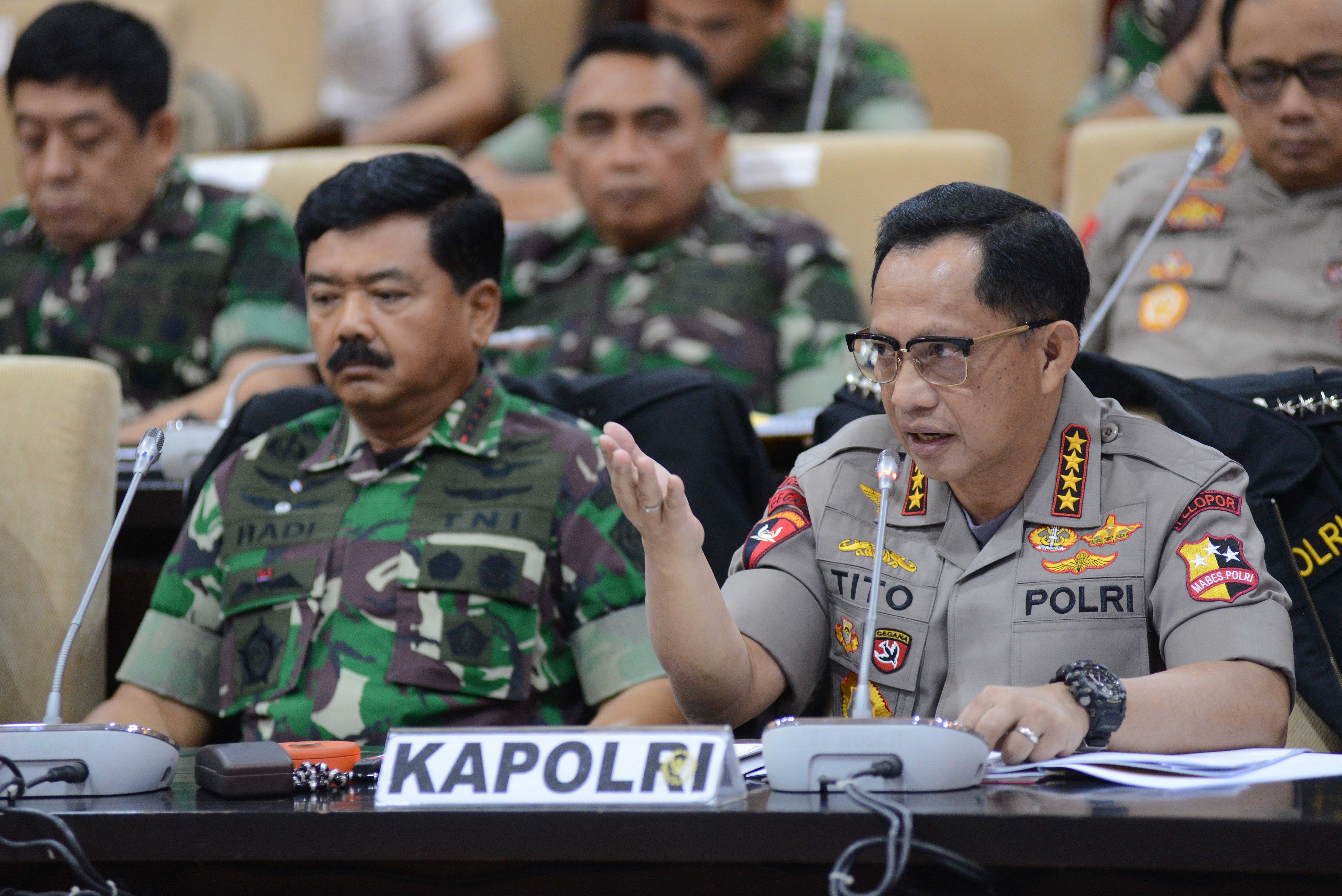  Kapolri Jenderal Pol. Tito Karnavian (kanan) bersama Panglima TNI Jenderal Hadi Tjahjanto.
