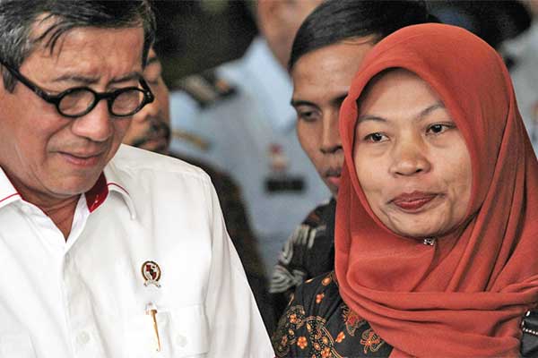 Baiq Nuril bertemu Menteri Hukum dan HAM Yasonna Laoly di Kantor Kemenkum dan HAM, Jakarta, kemarin.