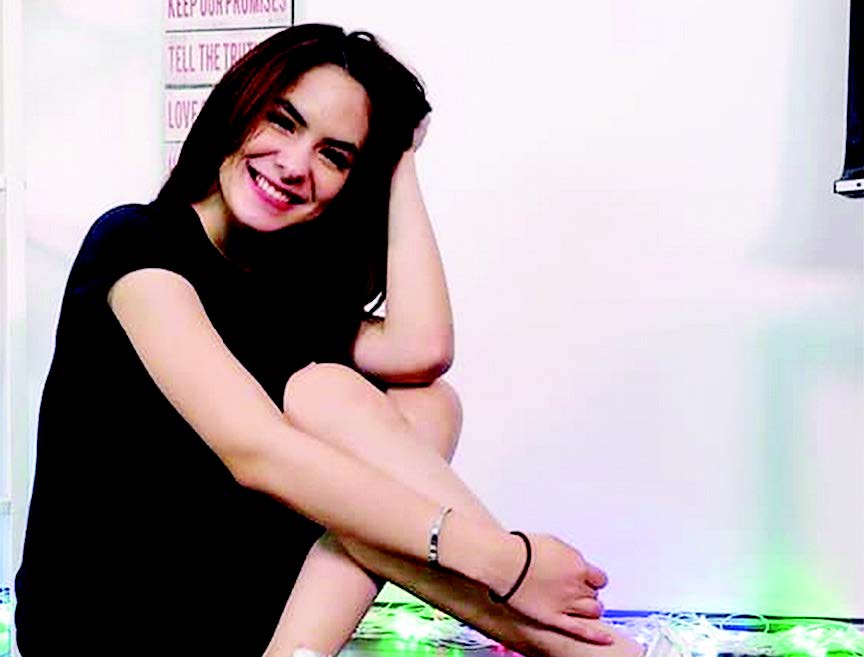  Stefhanie Zamora dan belakangan sebagai Steffi Zamora adalah Model. Steffi dulunya pernah main film Tiga Sekawan