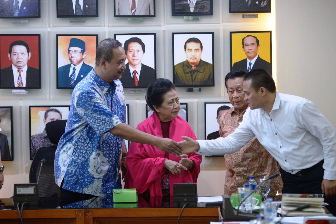 Anggota Komisi X DPR RI Ferdiansyah (kiri)